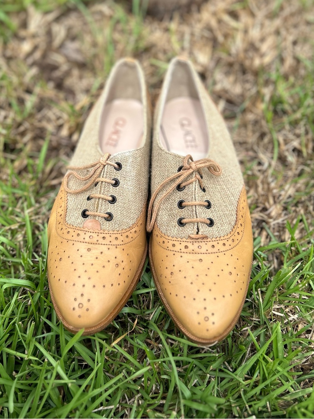 GLACÉE Two-Tone Wingtip Oxford Shoes Tan Leather & Textured Canvas